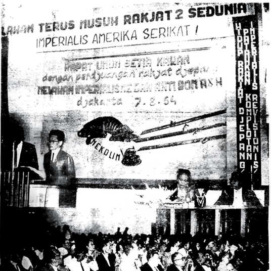 Pawai Terakhir Mayday, Gagalnya Istana Buruh, dan Lintang Kemukus 1965 2 Rapat Umum Melawan Imperialisme AS (Bintang Timur, 8 Agustus 1964, halaman I)