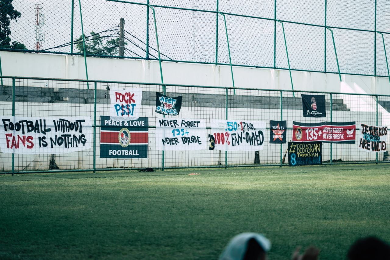 Banner klub-klub sepak bola alternatif, Diakronik.