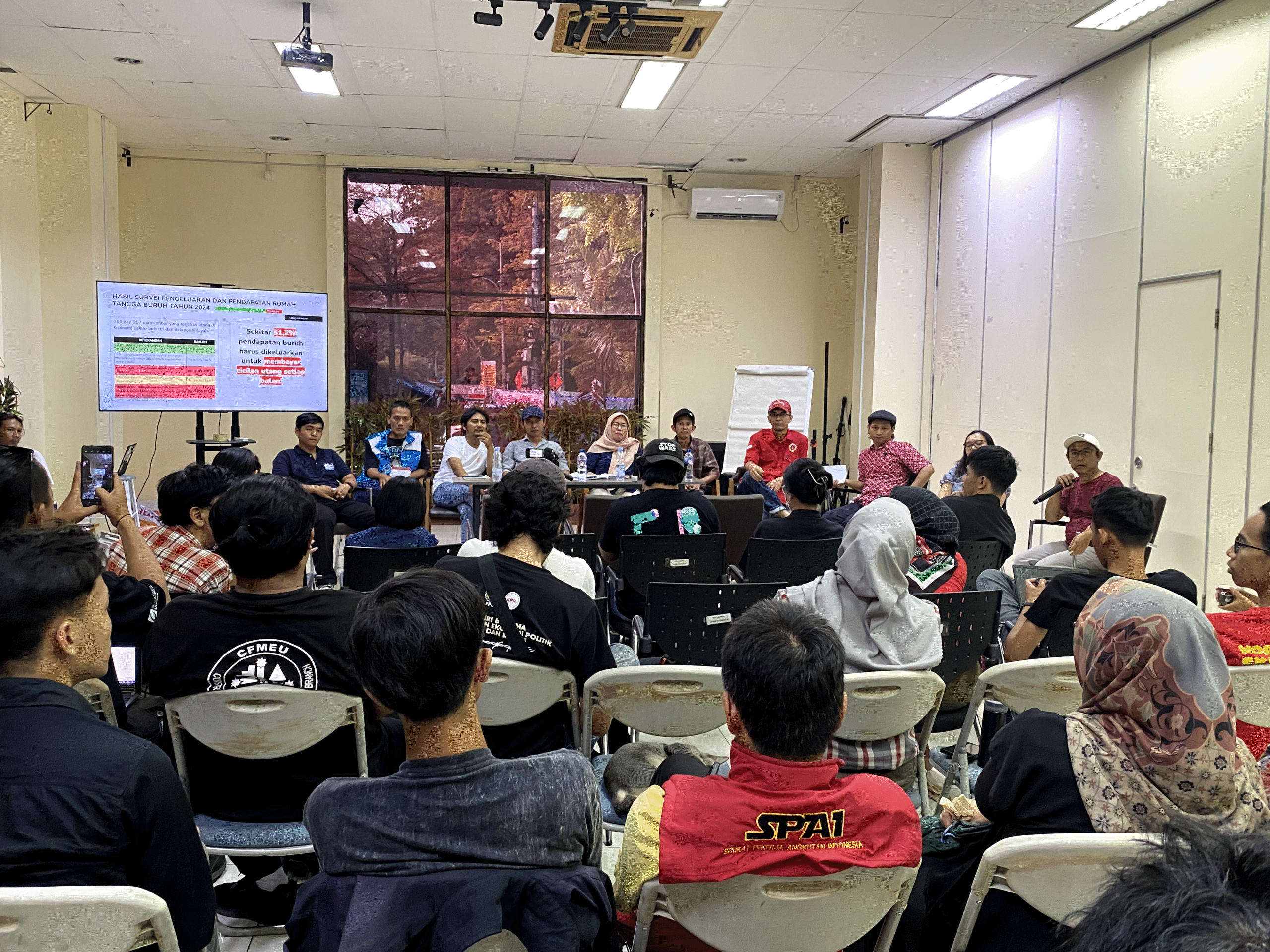 Konferensi Pers Komite Hidup Layak