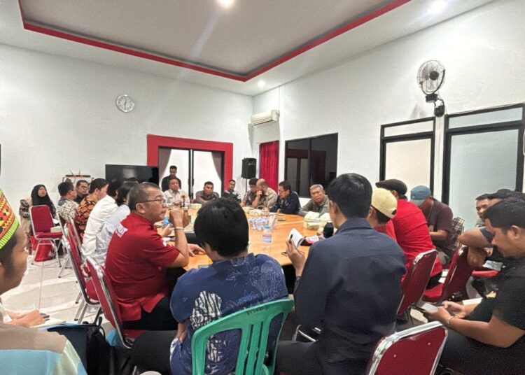 Dipecat Sepihak, Buruh PT Duta Palma Geruduk Kantor Disnakertrans Sambas 2