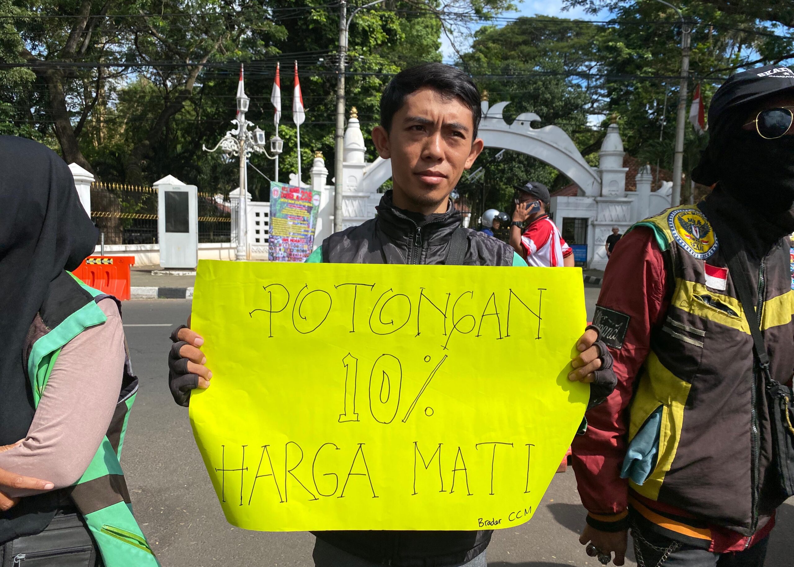 Ratusan Buruh Ojol di Banten Tuntut Jaminan Sosial hingga Relaksasi Pajak 2