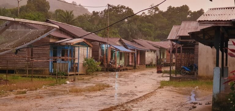 Kampung Gimba Ketika Listrik Sudah Menyala (2021)
