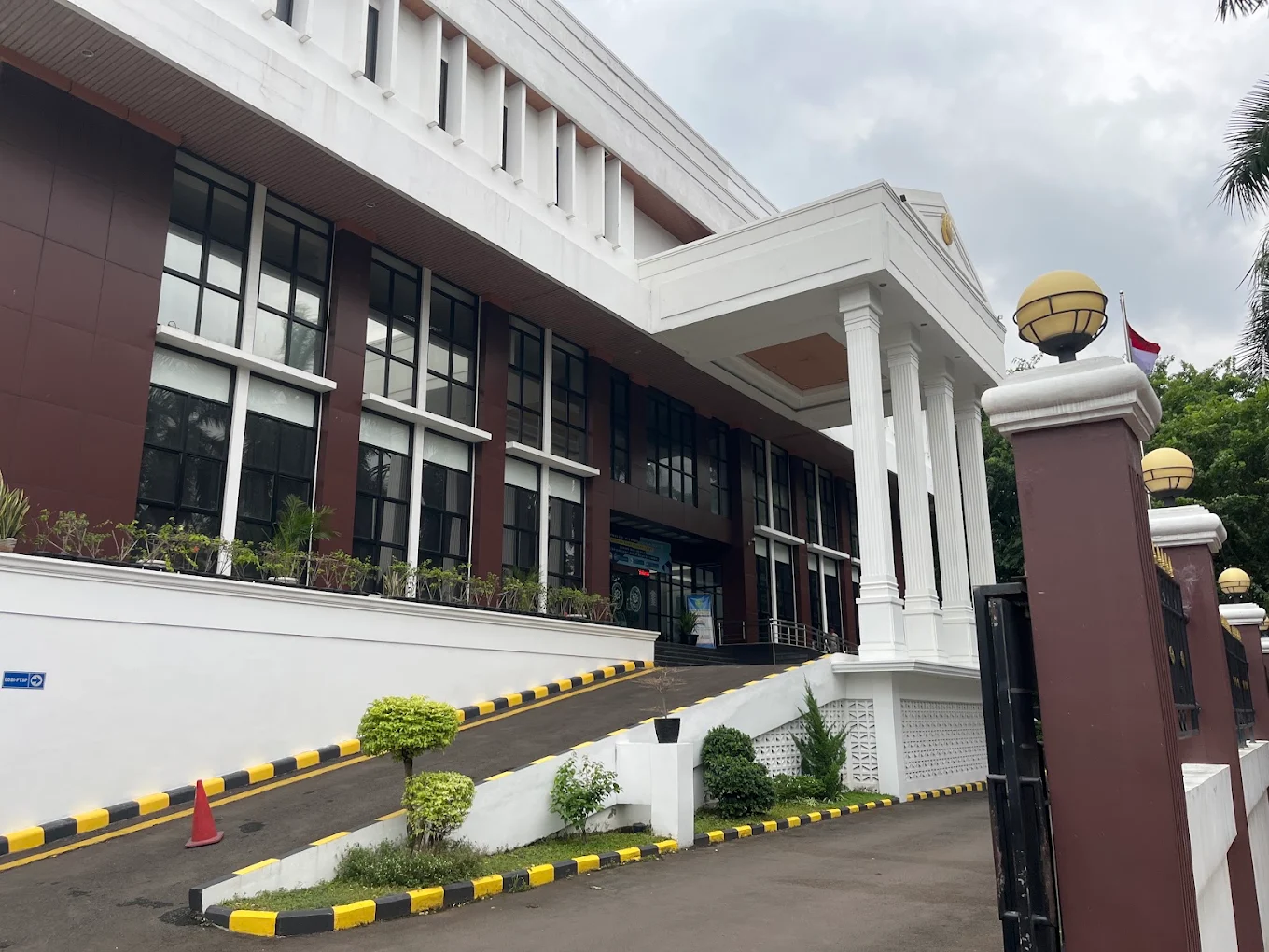 Menggeledah Konstruksi Legal Standing Putusan PTUN Sengketa SBMI vs Kemenhub